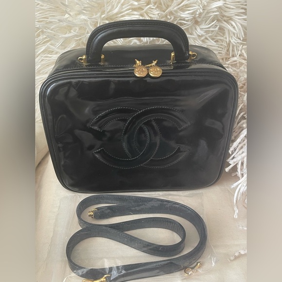 Chanel ⭐️Vintage Patent Leather Vanity Case Crossbody Shoulder Bag⭐️W/card & COA - Picture 16 of 16